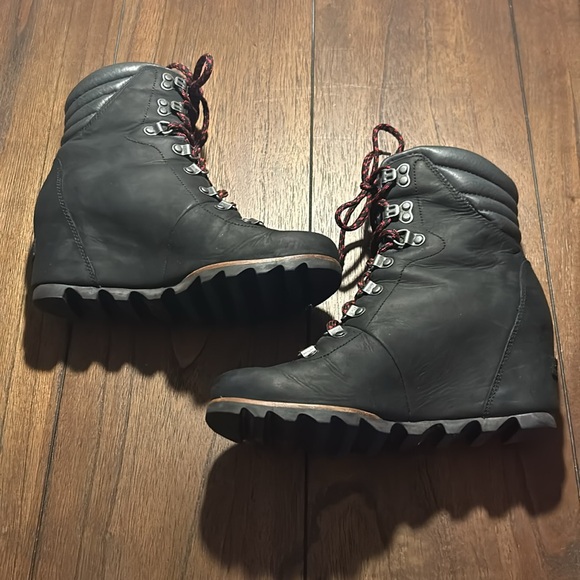 Sorel ‘Conquest’ Wedge Waterproof Boots - Picture 5 of 11